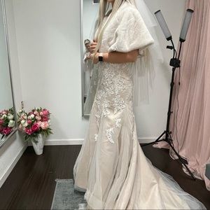 Womens bridal fur cape on ivory !